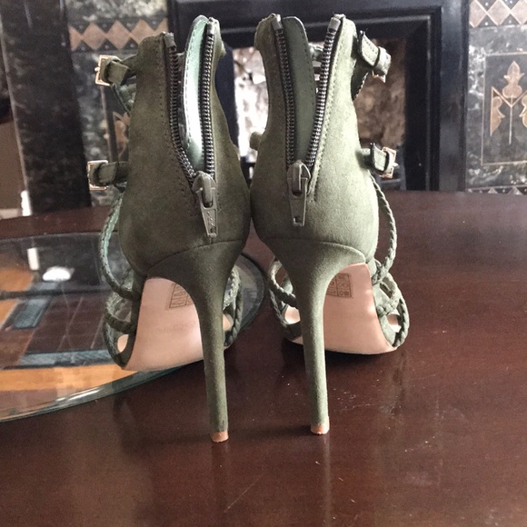 Pumps - Picture 3 of 5